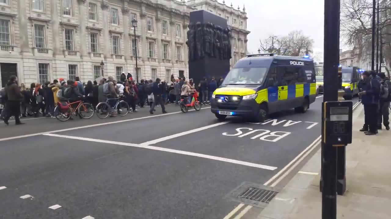 The police ARE ACTUALLY guarding the Cenotaph, Whitehall. London