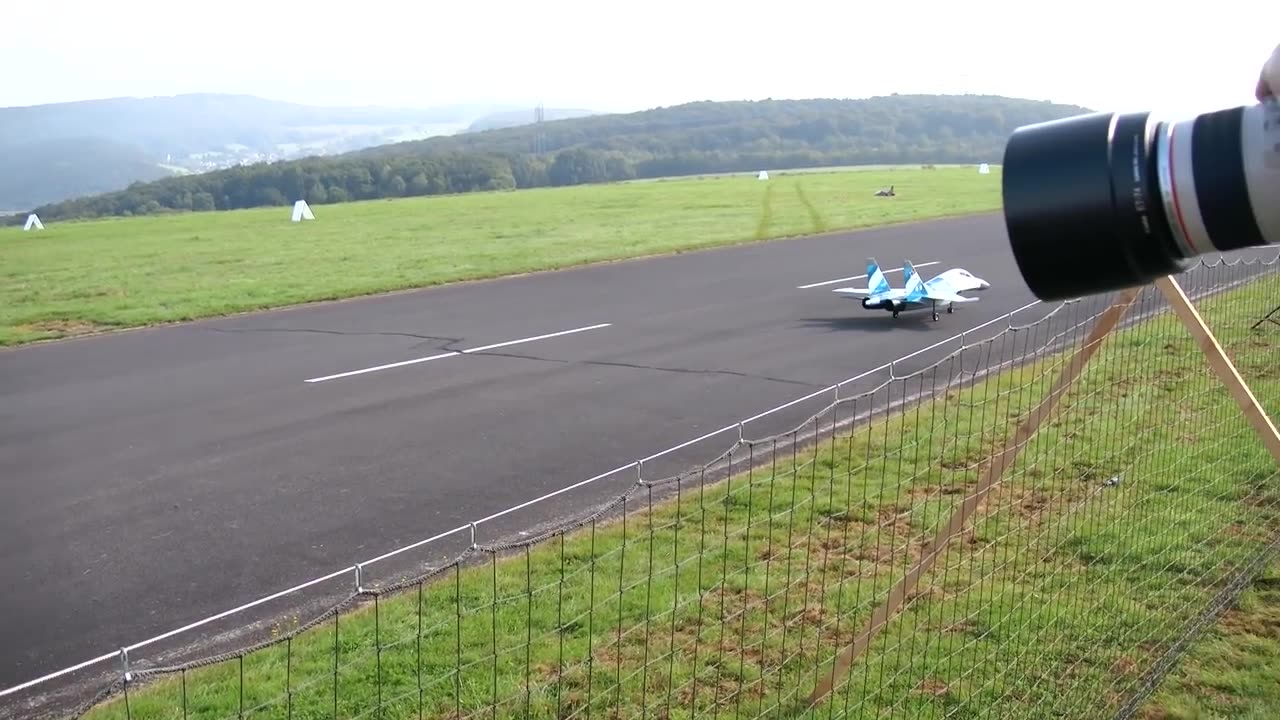 WOW !!! STUNNING !!! SUKHOI SU-30 MKK HUGE RC TURBINE SCALE MODEL JET WITH VECTOR THRUST FLIGHT DEMO