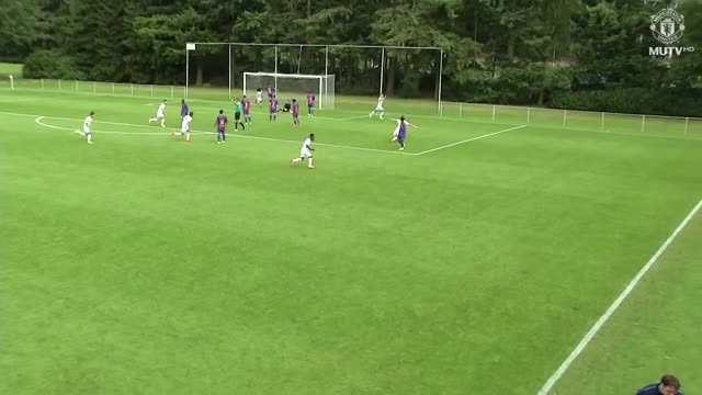 VIDEO: Manchester United Youngster Callum Gribbin Takes on 5 Barcelona Players Alone and Scores