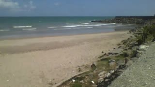 Gravando o mar à distância, da pra ver as ondas e as pedras no horizonte [Nature & Animals]