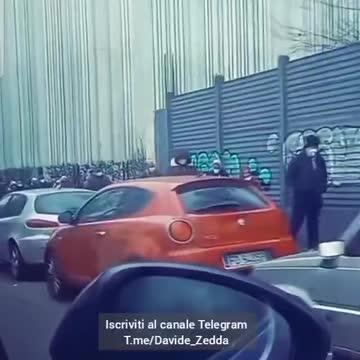 Uniche attività con la fila.. Caritas e Farmacie