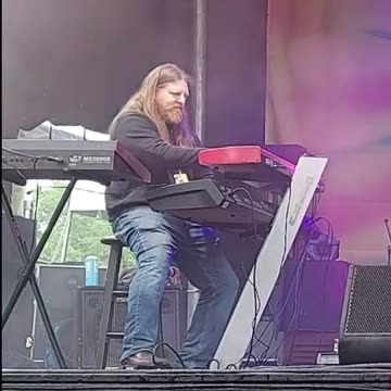 Keyboards (The Ain't Sisters) - LIVE @ 420Fest (Short)