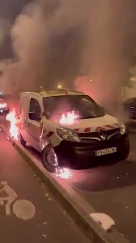 NANTERRE FR: 2ND NIGHT OF RIOTS LEAVE A TRAIL OF DESTRUCTION AGAIN