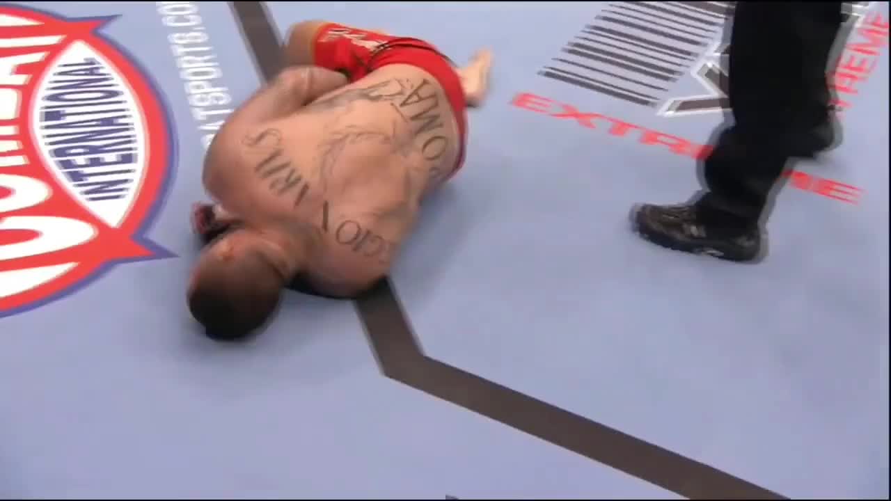 UFC FIGHTER LEG KICK ENDS MMA FIGHT KO