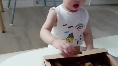 Korean Baby's Response to Chicken