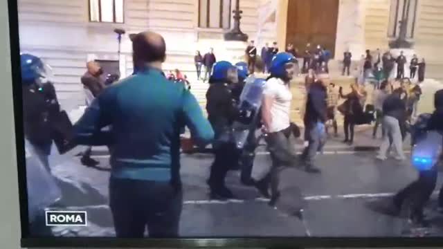 Polizia Violenta Manifestazione Roma 09 10 2021