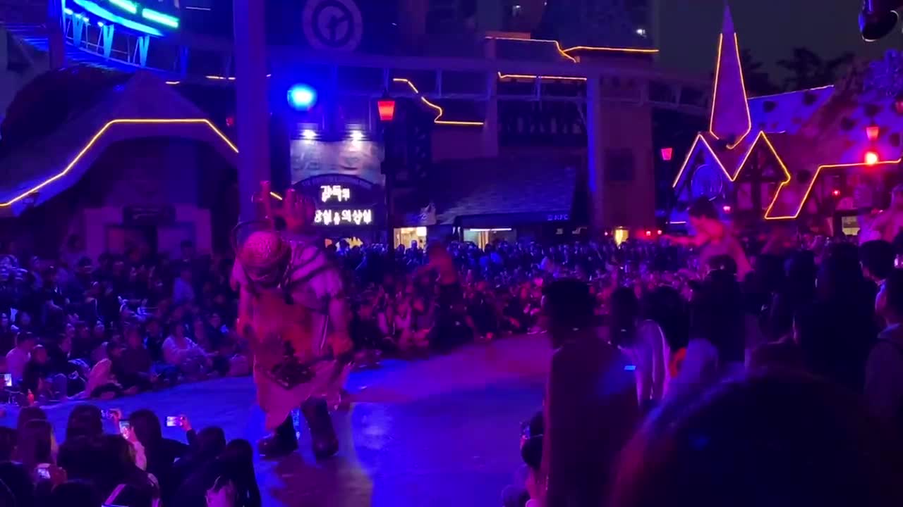 Zombie performance at amusement park