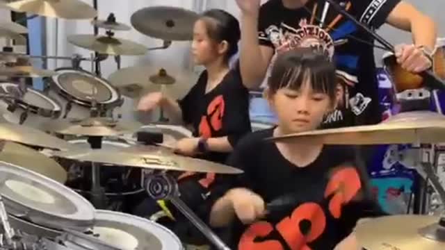 Girl play music