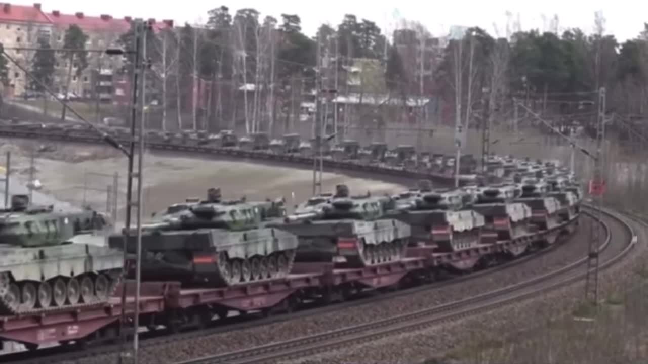 Finsko masivně přesouvá vojenskou techniku k hranicím s Ruskem