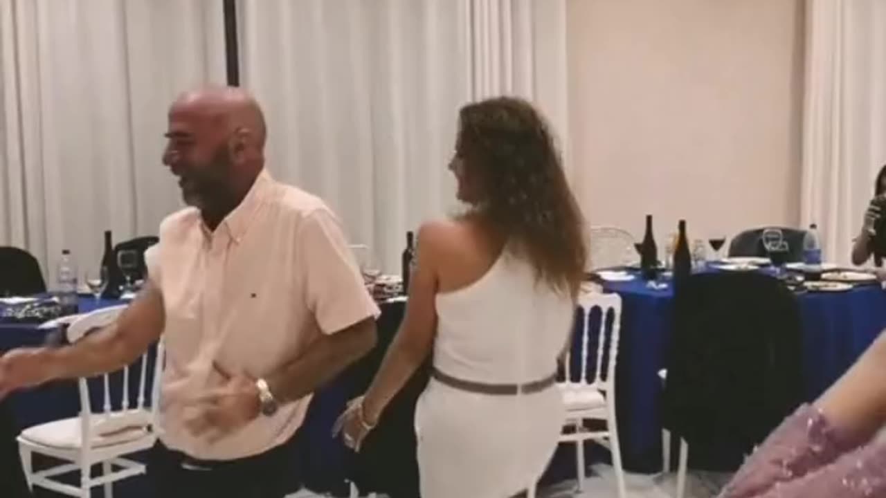 Profesori çmend rrjetin