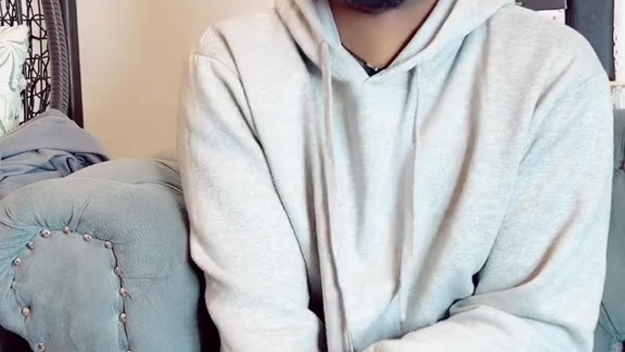 Funny Reaction on Bollywood movies clip