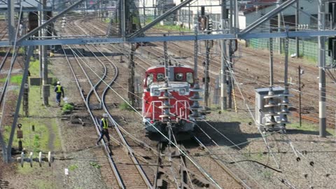 DE10 Switcher arriving to Goryokaku Yard