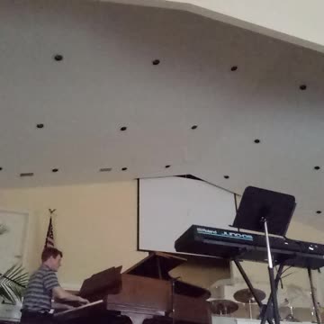 Music Minister has fastest fingers in the world!