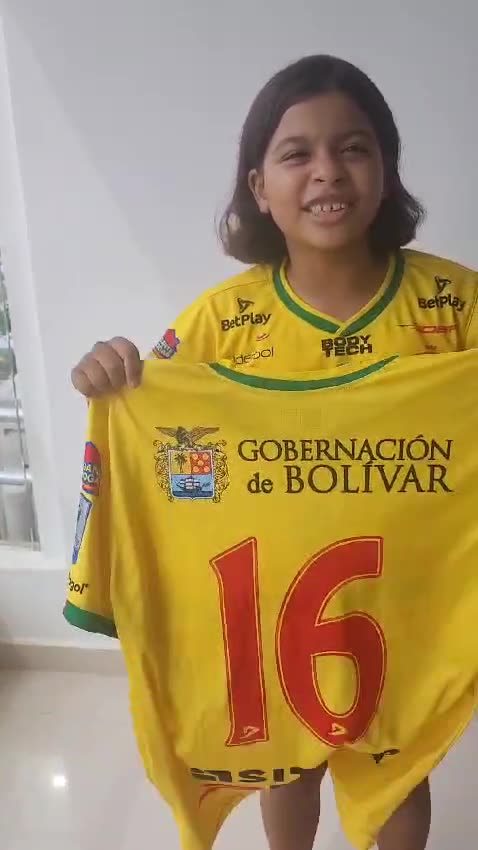 El hermoso gesto de Ignacio Artola, defensa del Real, con Angela, una niña futbolista