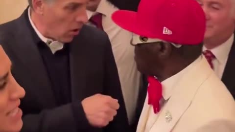 🚨DEVELOPING: Hunter Biden was spotted giving his phone number to rapper Flavor Flav