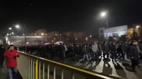 알마티에서는 사람들이 포기하지 않는다 - 그들은 공화국 광장으로 올라갔다.