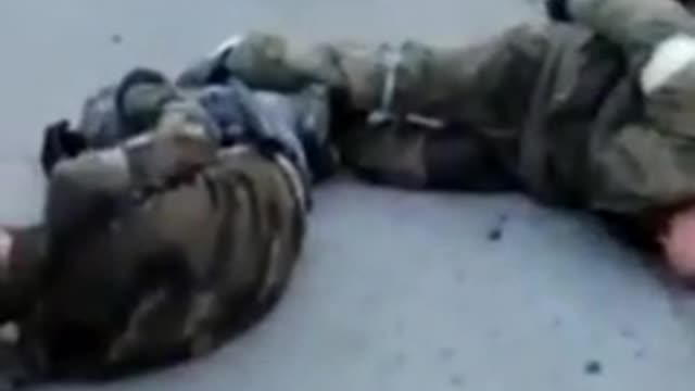 Ukrainian soldiers shoot Russian prisoners of war in the legs and give them a severe beating.