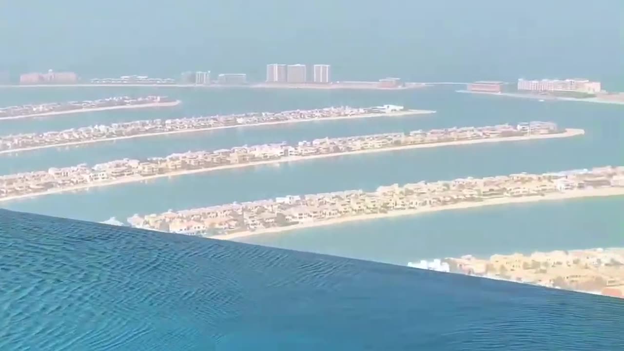 Infinity pool in dubai hotel top of the floor #travel #honeymoon #naturelover #honeymoontravel