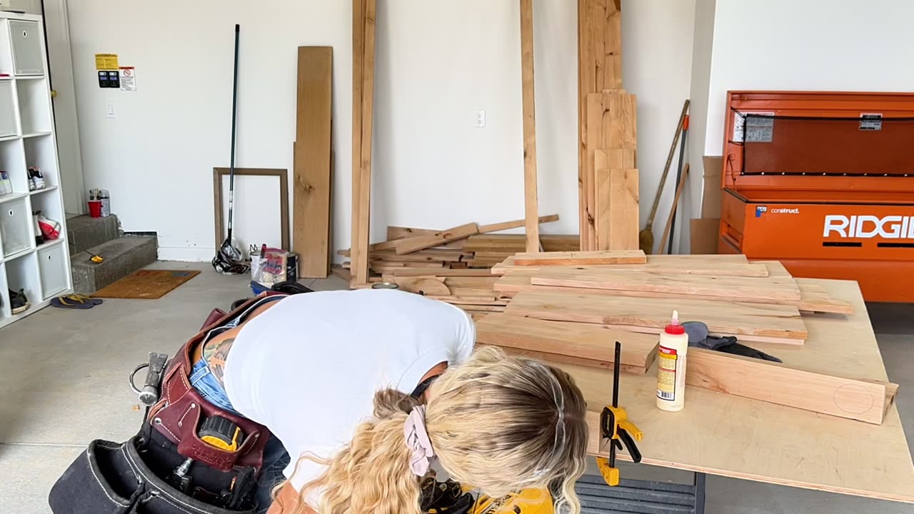 Floating Shelf Build Your Own - DIY with Sunnee Moon