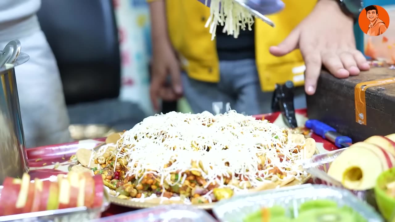 Trying Rs60 vs Rs1,00,000 Bhel Puri