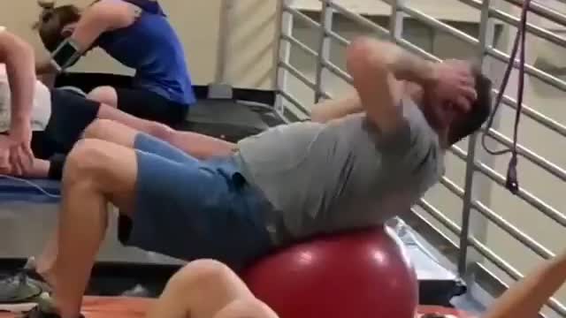 Funny man try to do workout at GYM - Epic GYM Fail #2