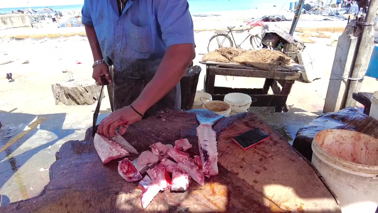 Amazing fish cutting skills