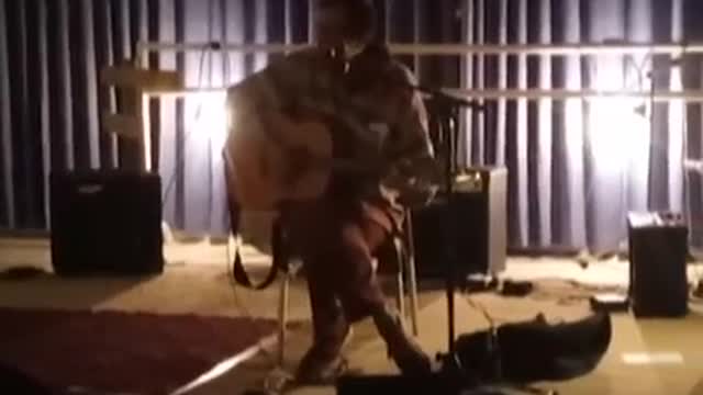 דני הדר בהופעה לילדים עם הסברים - אינדינדיב 1
