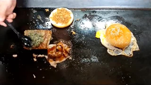 How to make a Large Egg and Cheese Pork Burger.😀