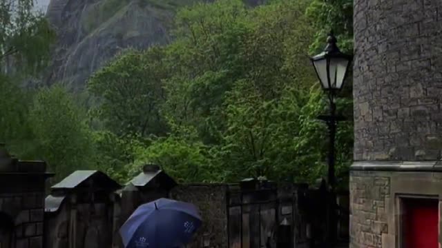 Edinburgh on rainy days has an ancient and mysterious atmosphere