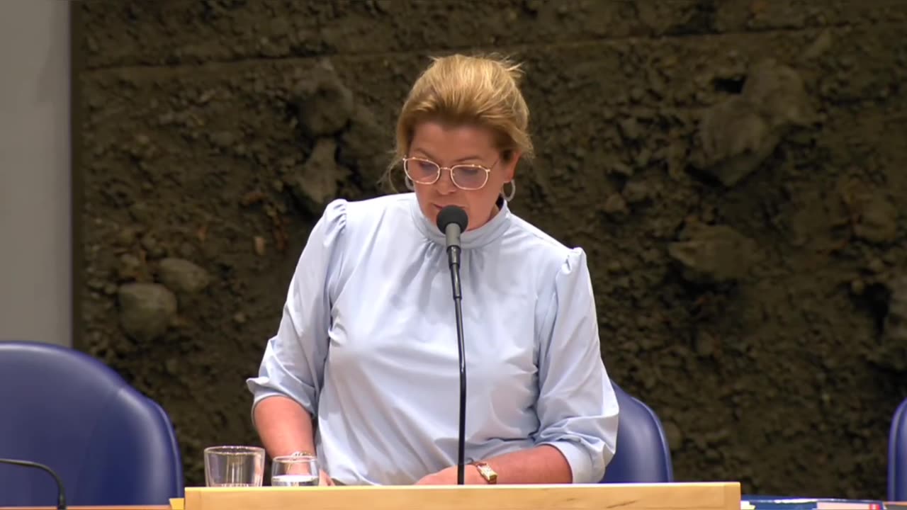 Caroline van der Plas SLOOPT stikstof-minister! Je pest boeren weg!