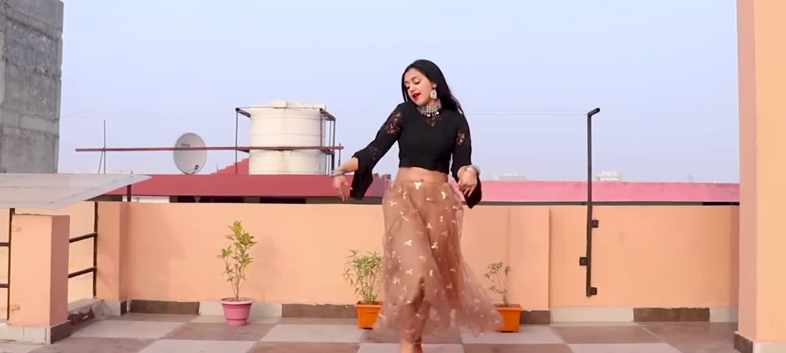 Apane sasure ke aage // Haryanvi folk song // dance cover by megha chaubey //