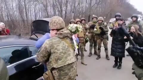 UKRAINIAN SOLDIER SURPRISES GIRLFRIEND WITH MARRIAGE PROPOSAL