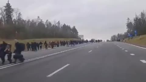 Lisää pakolaisia matkalla Valko-Venäjän ja EU:n rajalle.