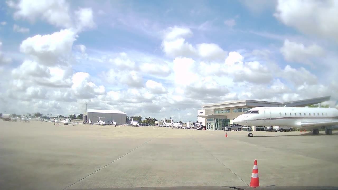 Palm Beach International Airport Private Jet arrival 2.On music "Fiesta de la Vida".