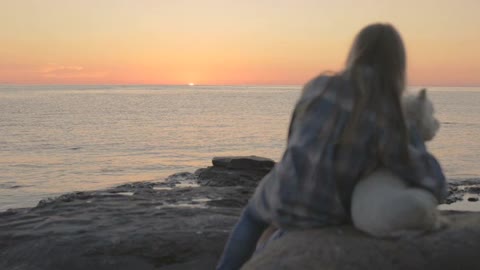 The sea and the dog and me who is the most beautiful one