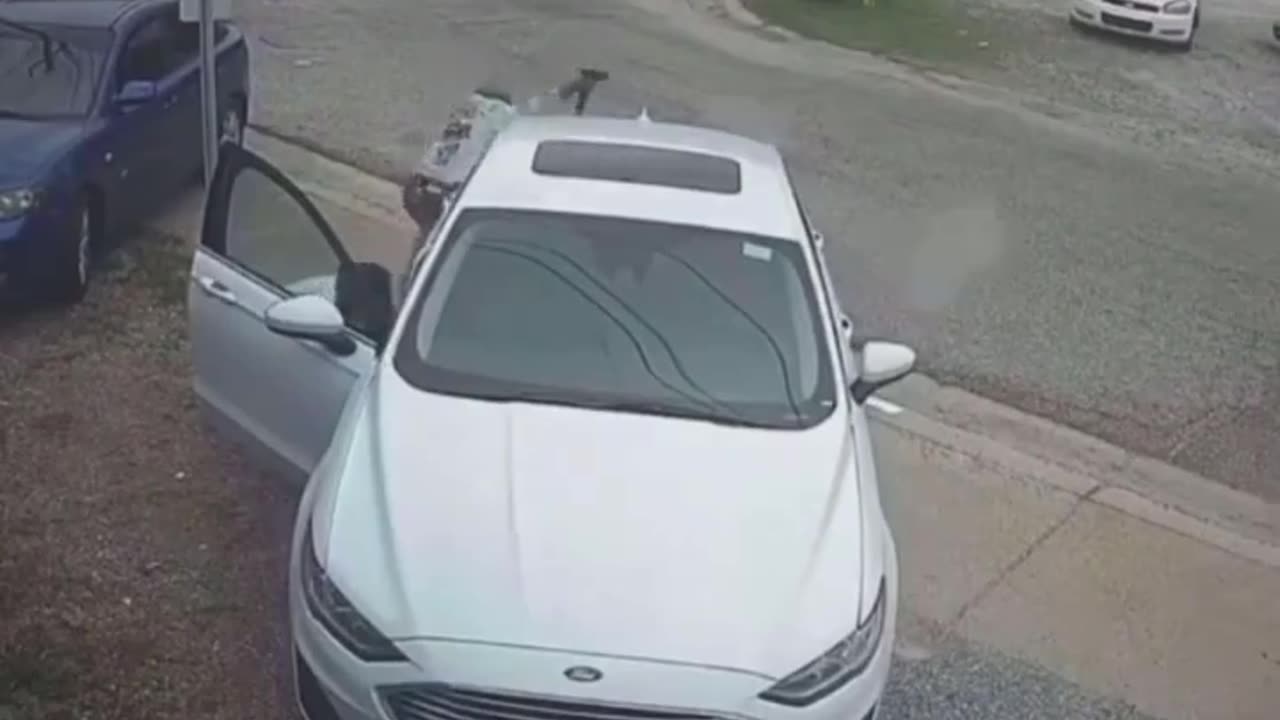 Gang shooting in broad daylight in Detroit