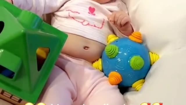 Funny Confusing baby - Cute video