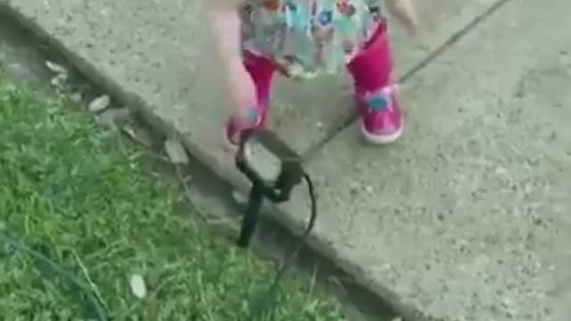 The little girl thinks everything is to sterilize the hand