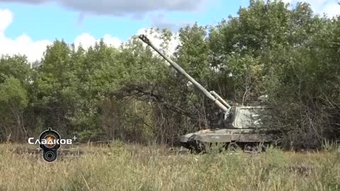 Russian Msta-S self-propelled howitzers & Su-25s provide fire support in Donbass