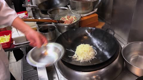 I Found Hong Kong’s Cheapest and Expensivest Street Food!!
