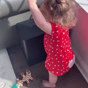Baby dancing ADORABLE 🤣😍🥰❤️