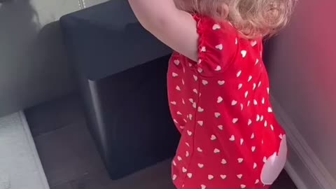 Baby dancing ADORABLE 🤣😍🥰❤️