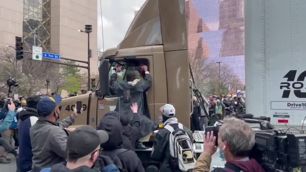 Minneapolis Apr. 21st: BLM Protesters attack a truck blocked on the road