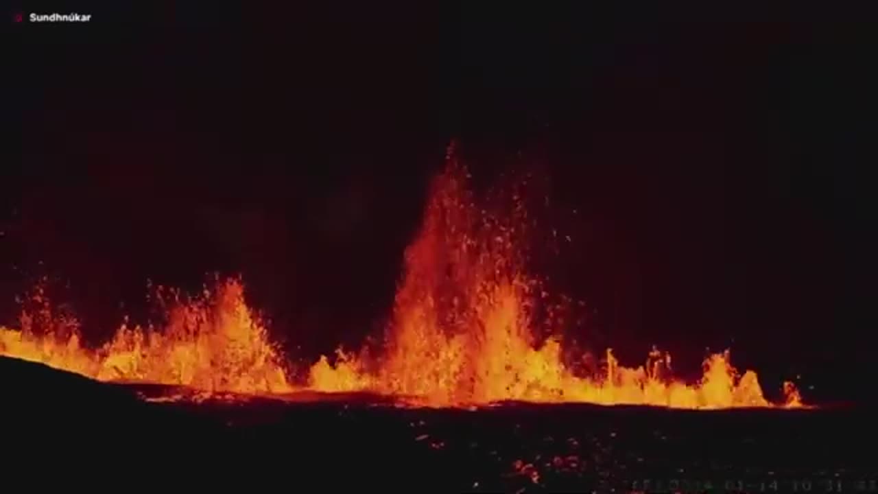 Volcano erupts in Iceland, posing risk to fishing town | REUTERS