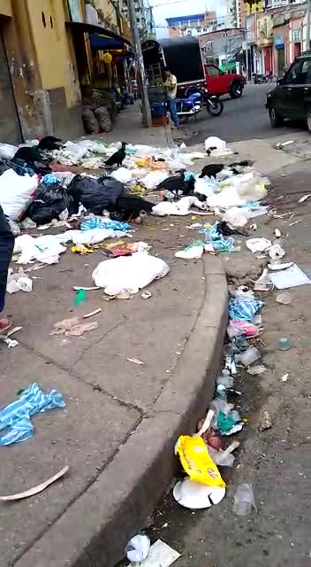 Denuncian desórdenes de basuras en plazas municipales de Bucaramanga