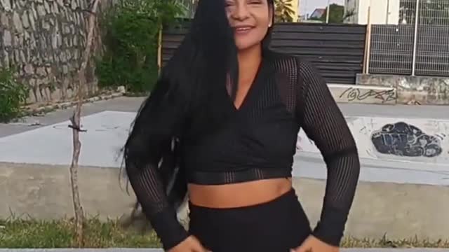 ELA ARRASA NA DANÇA! ❤️