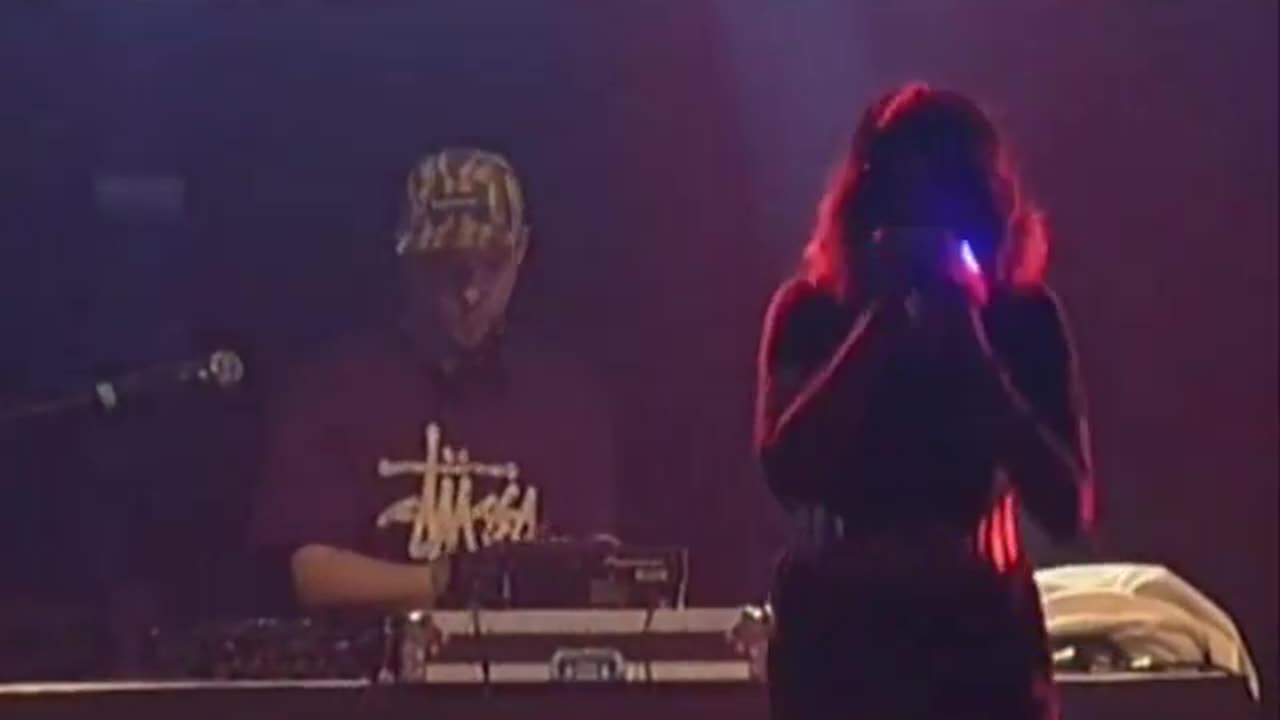 M.I.A. - Hussel (LIVE)