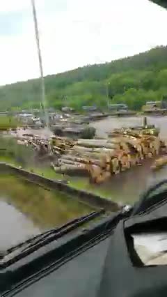 Velká Bystřice - nádraží plné těžkých zbraní pro Ukrajinu