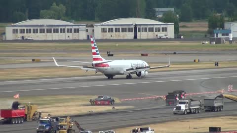 737-800 Landing Portland Airport (PDX)