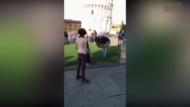 Idiot tourist - funny - prank